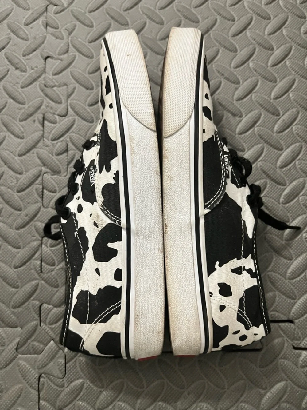 Vans womens Black & White Cow Pattern Canvas Sneakers size 7.5 - Picture 2 of 6